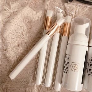 Lash shampoo, brushes